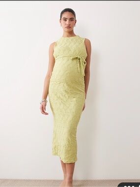 Sleeveless Textured Midi Dress in Light Lime